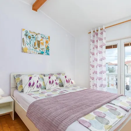Holiday home Awesome In With Wifi Gajana