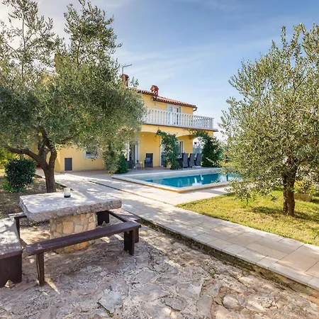 Awesome In With Wifi Holiday home